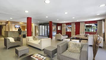 Coin salon dans le hall
