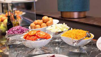 Colazione a buffet, servita tutte le mattine (12500 XAF a persona)