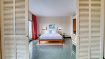 Senior Suite (Suite) | Premium bedding, down comforters, Select Comfort beds, minibar