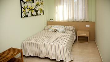 Bureau, rideaux occultants, Wi-Fi gratuit, draps fournis