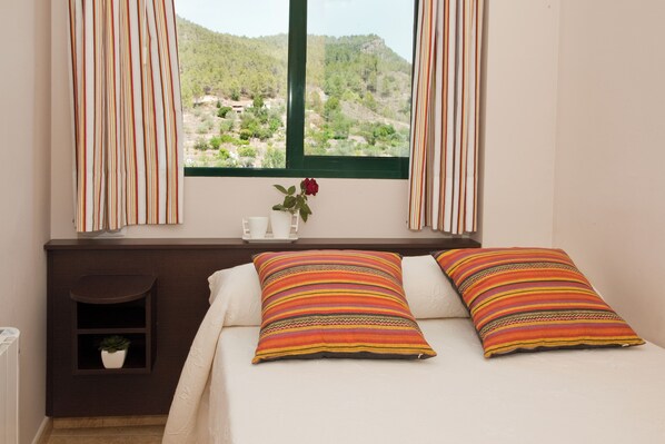 Apartment, 2 Schlafzimmer | Schreibtisch, Verdunkelungsvorhänge, kostenloses WLAN, Bettwäsche