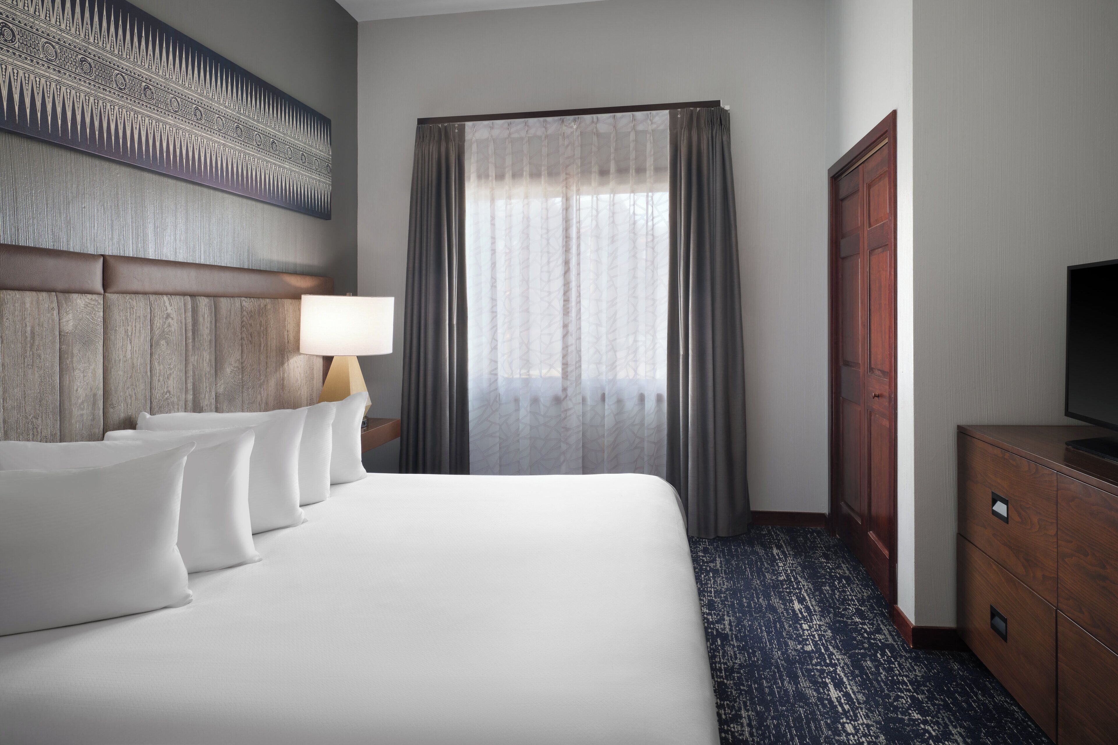 deluxe condo, 2 bedrooms, kitchen | iron/ironing board, free wifi, bed sheets, alarm clocks