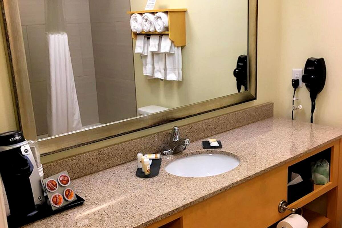 combined shower/bathtub, free toiletries, hair dryer, towels