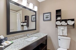 Free toiletries, hair dryer, towels - La Quinta Inn & Suites by Wyndham Paducah (Paducah)
