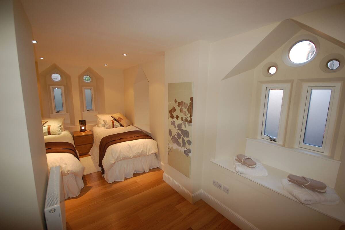 2 bedrooms, premium bedding, individually decorated