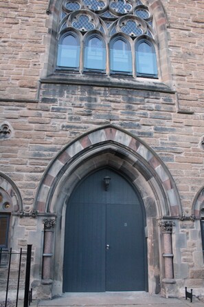 Property entrance - Edinburgh Church Apartments (Edinburgh)