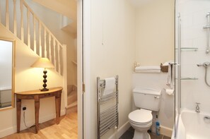 Bathroom - Edinburgh Church Apartments (Edinburgh)