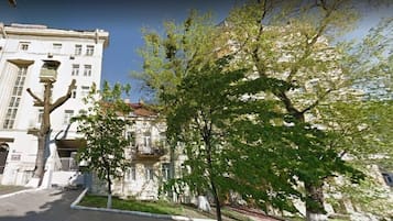 Apartment (Saksaganskogo str. 42) | Street view