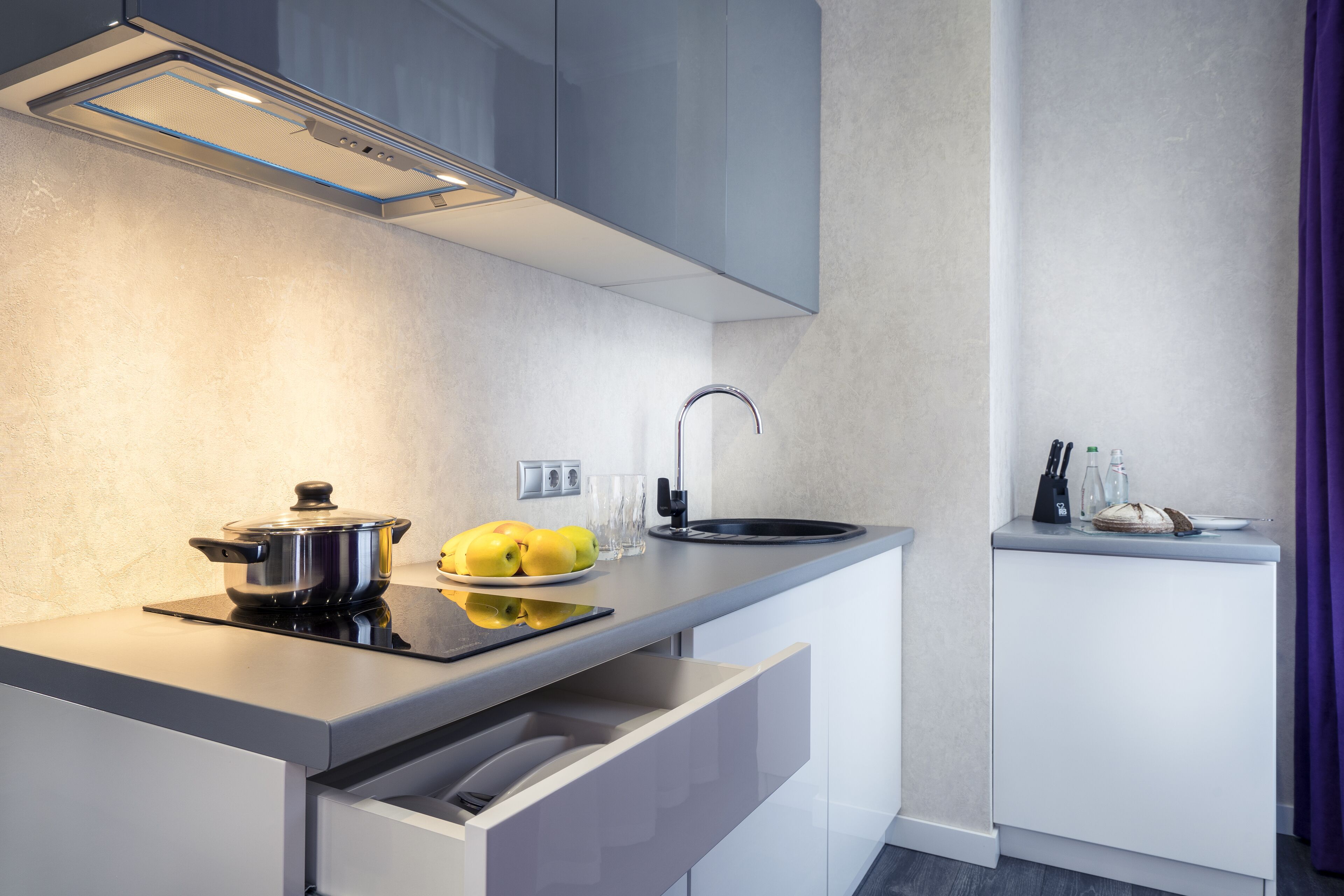 Huoneisto (B. Vasilkovskaya 71/6) | Yksityinen keittiö | Jääkaappi, mikroaaltouuni, liesi, kahvin-/teenkeitin