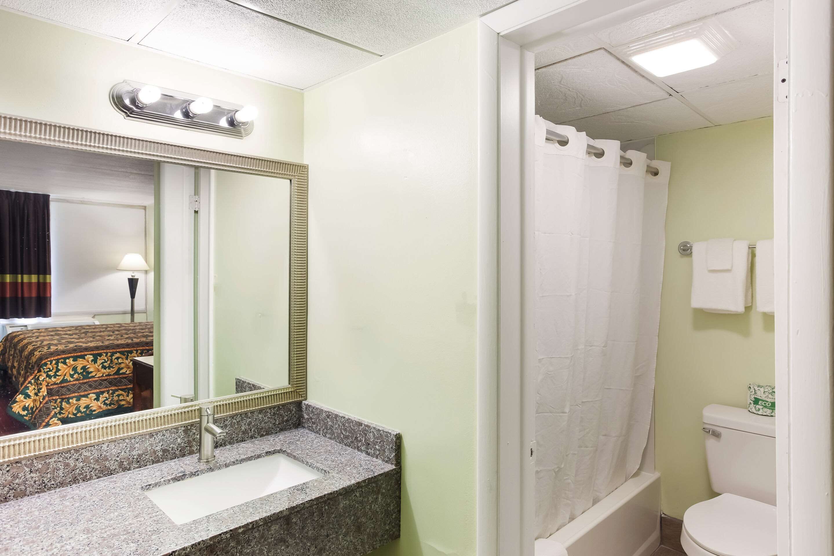 浴缸、吹風機、毛巾