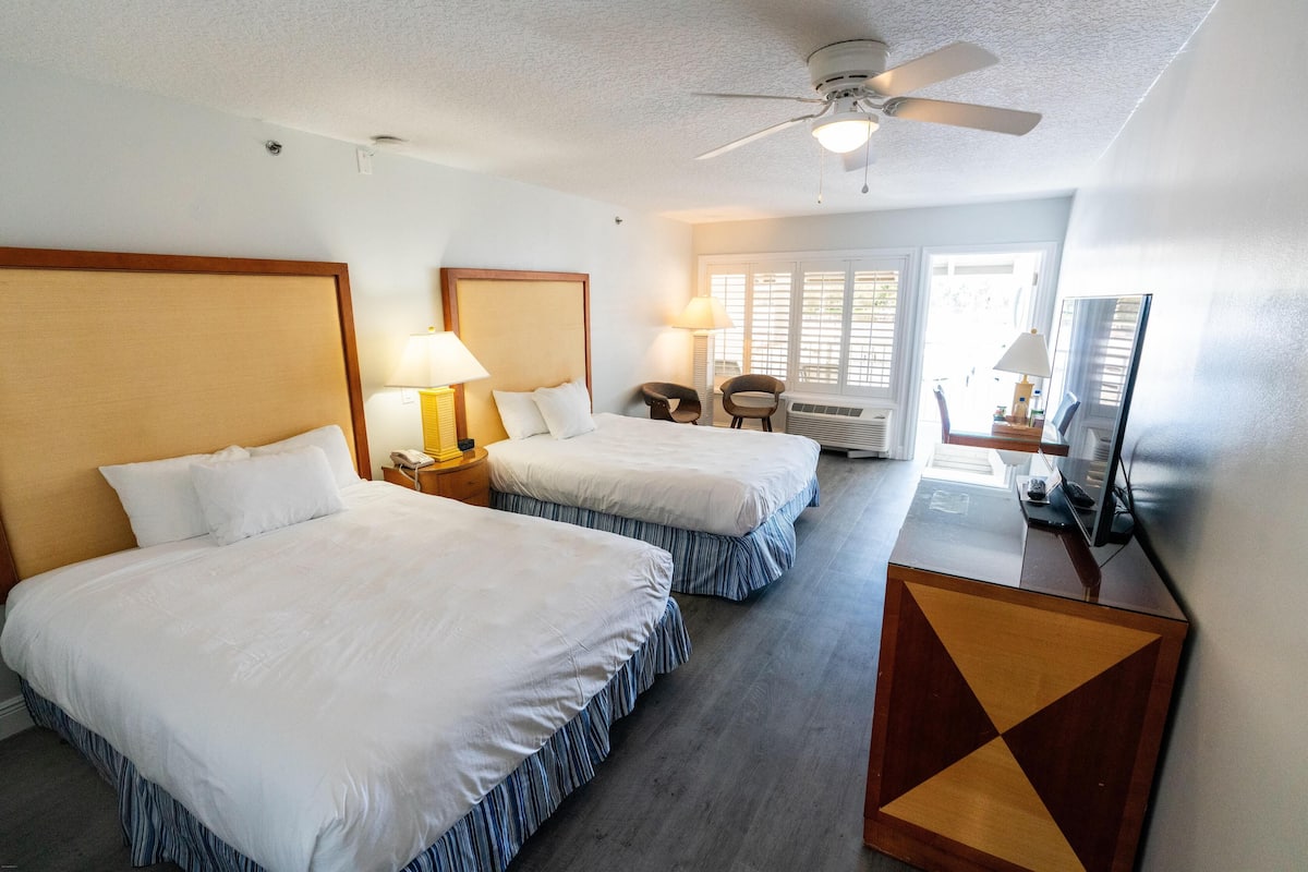 Queen Room, 2 Queen Beds, Water View, Balcony, Non-Smoking