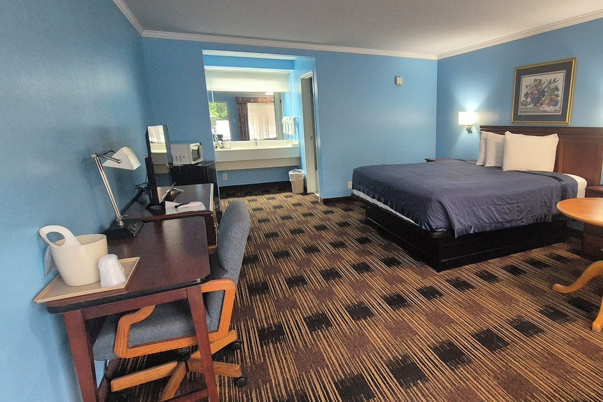 Deluxe Room, 1 King Bed