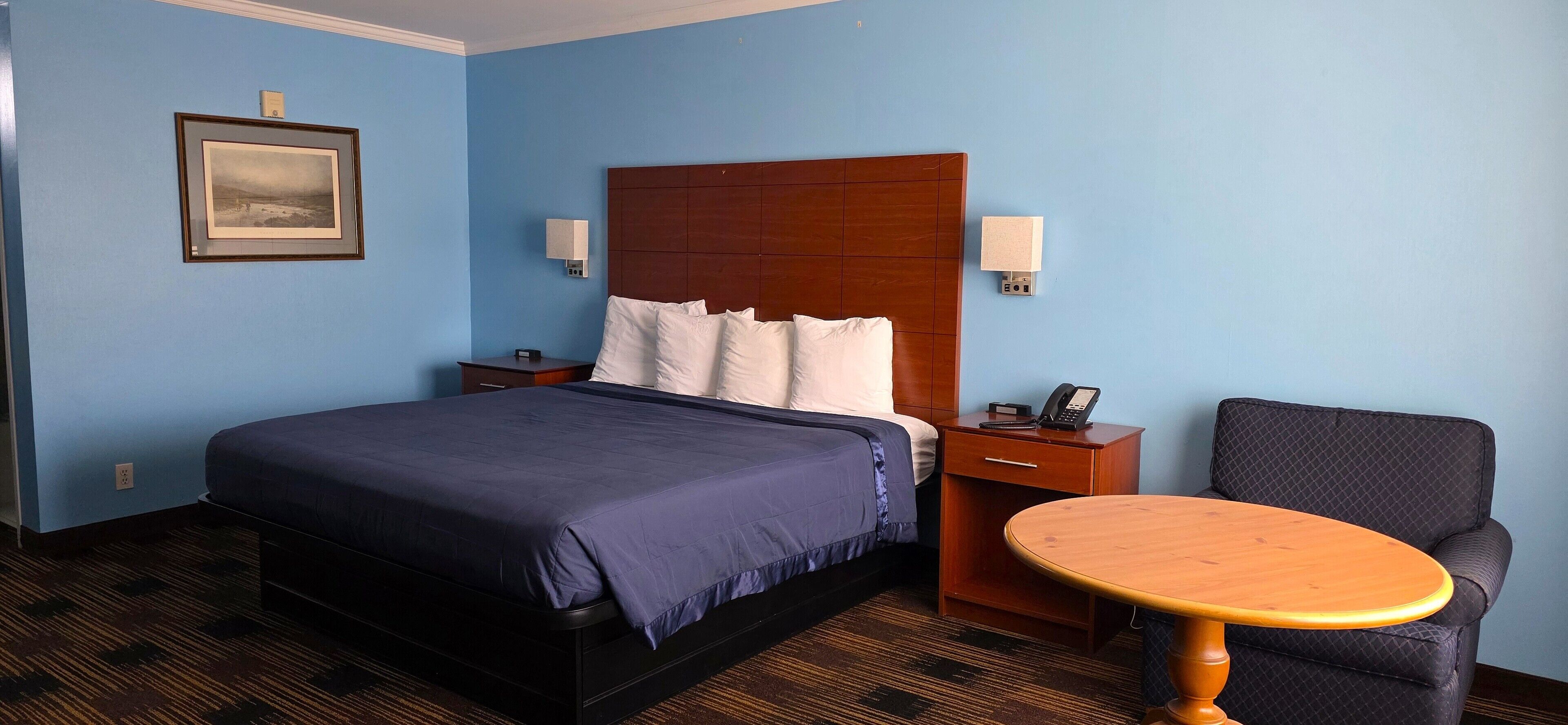 Deluxe Room, 1 King Bed | Desk, iron/ironing board, cribs/infant beds, free WiFi