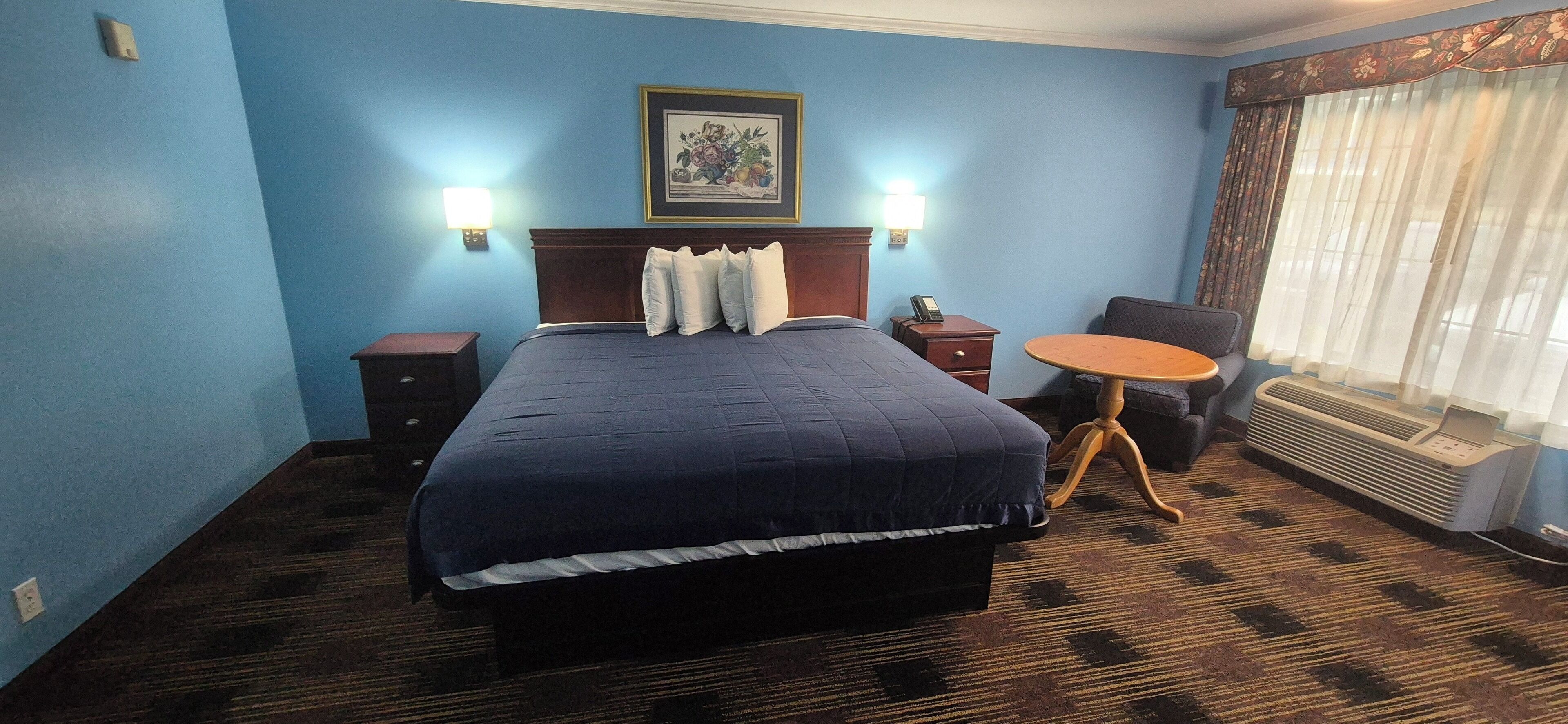 Deluxe Room, 1 King Bed | Desk, iron/ironing board, cribs/infant beds, free WiFi