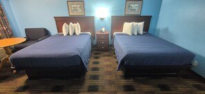 Deluxe Double Room | Desk, iron/ironing board, cots/infant beds, free WiFi - Fontana Village Inn (Fontana)