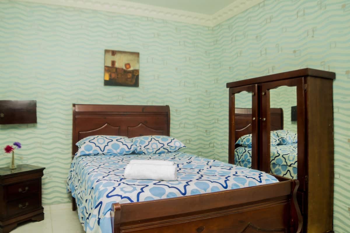 Ropa de cama de alta calidad y minibar