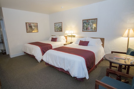 Iron/ironing board, free cots/infant beds, rollaway beds, free WiFi. Chalet Motel Mequon