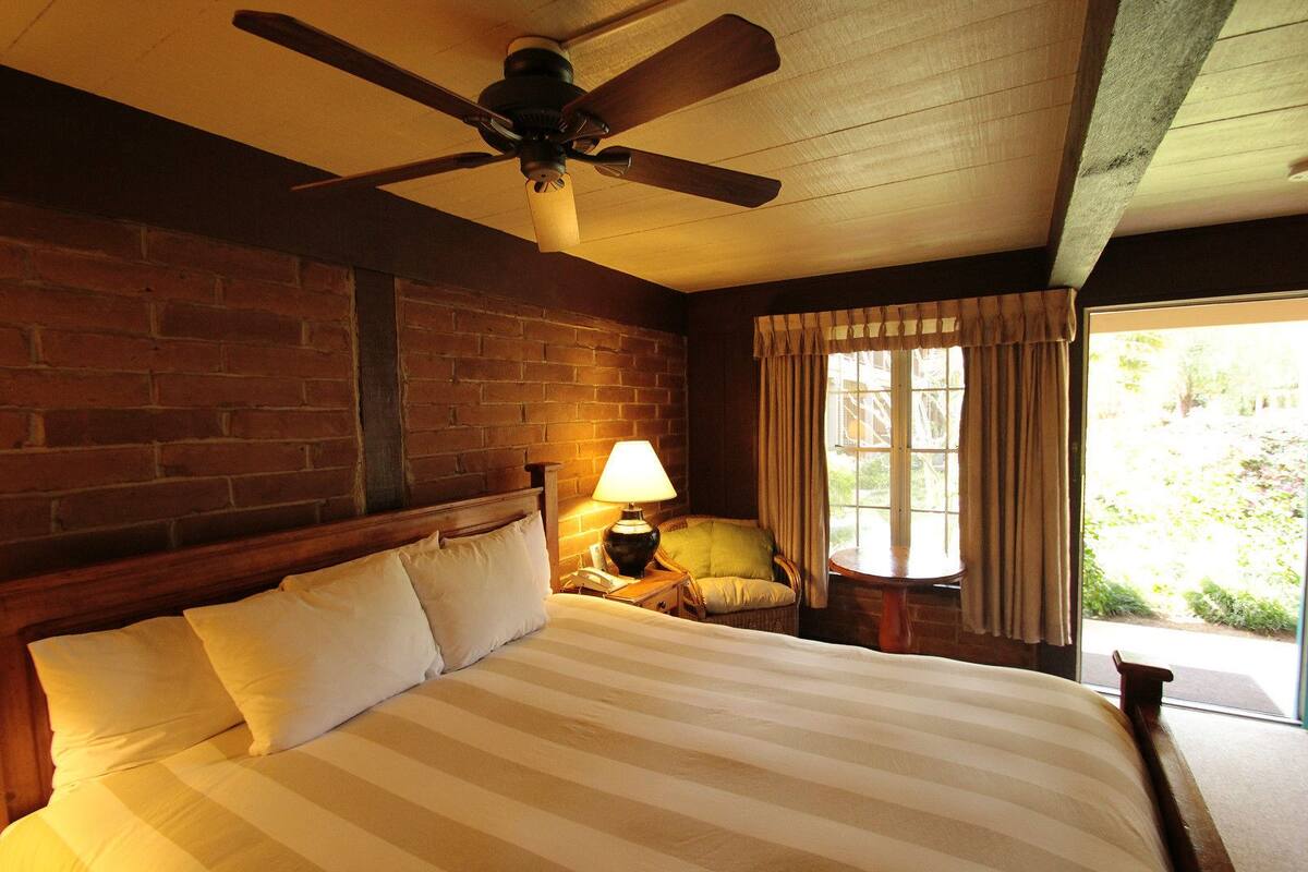 Standard King, ADA Accessible  | High-speed internet, alarm clocks
