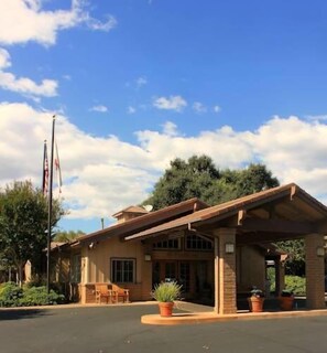 واجهة المنشأة