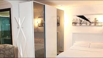 Suite | Literie de qualité supérieure, minibar, bureau, chambres insonorisées