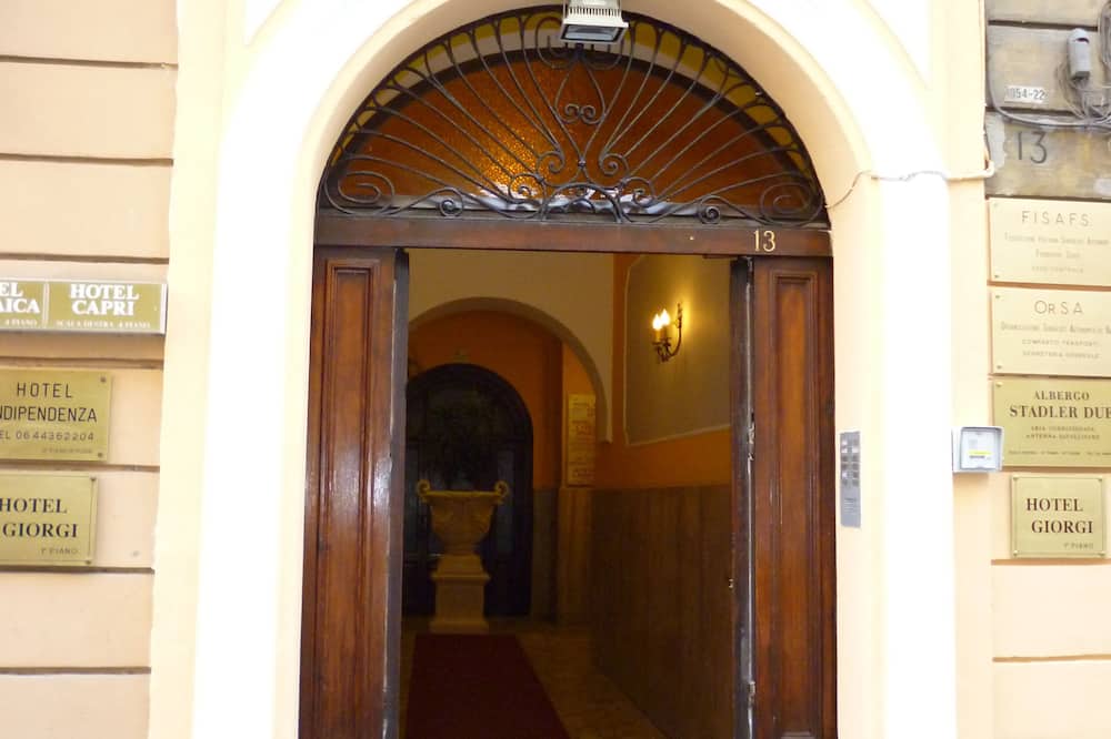 Hotel Giamaica for Girls & Ladies Only