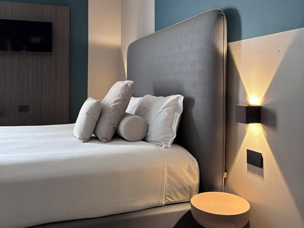 Family Room | Premium bedding, down comforters, in-room safe, desk -  AV Hotel Milano (Milan)