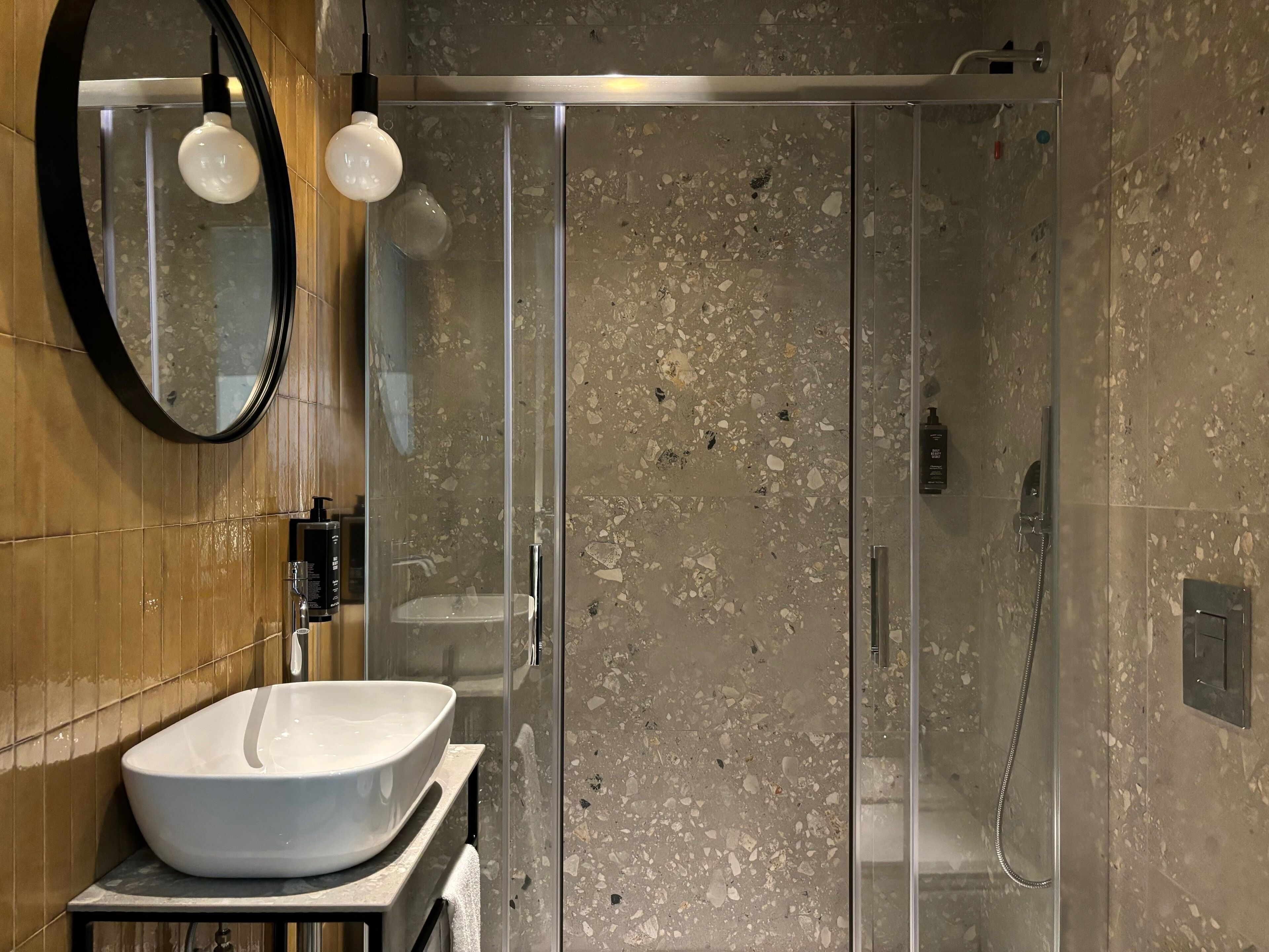 double room | bathroom | shower, free toiletries, hair dryer, bidet