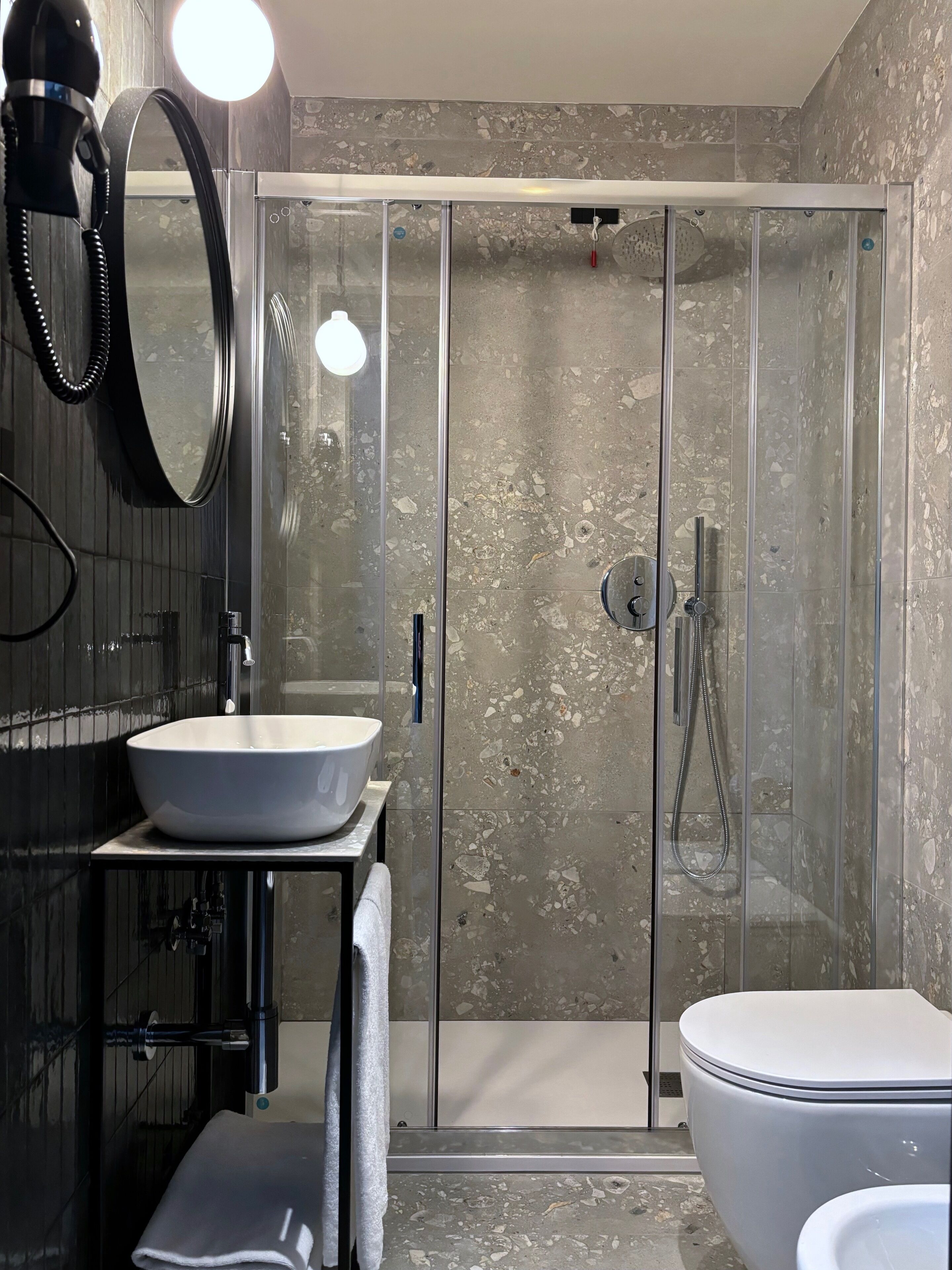 double room | bathroom | shower, free toiletries, hair dryer, bidet