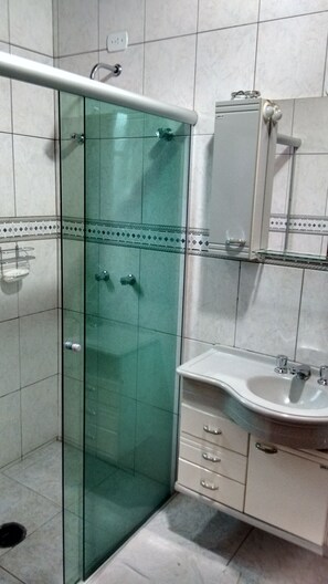 Shower, hair dryer - Pousada Cantinho dos Anjos (Campos do Jordão)