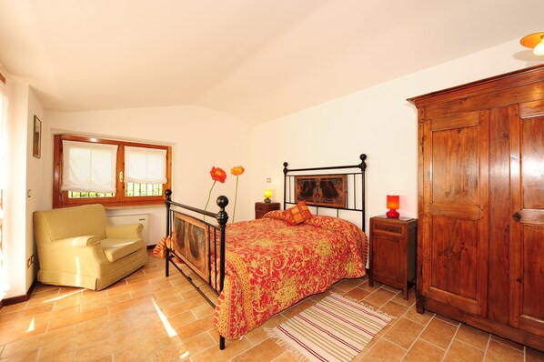 Dreibettzimmer | Terrasse/Patio