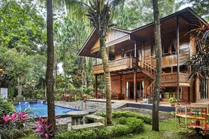 4 Bedroom VIP Villa | Garden view