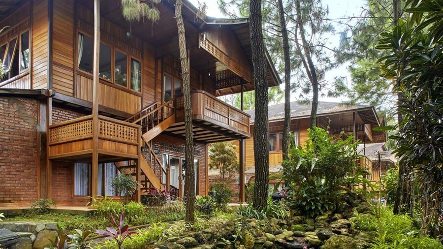 Jambuluwuk Convention Hall & Resort Puncak