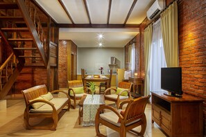 2 phòng ngủ, két bảo mật tại phòng, bàn 