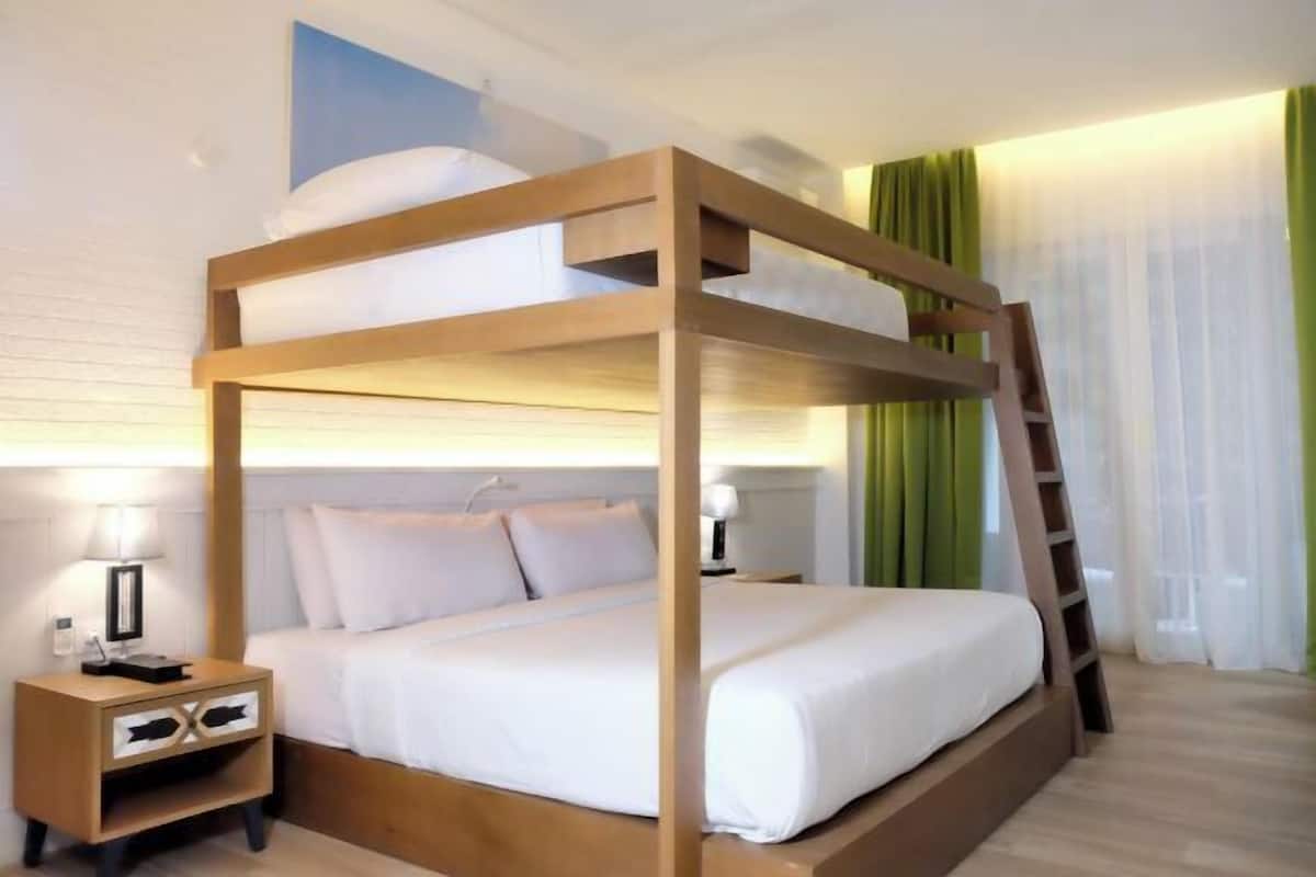 1 bedroom, in-room safe, desk, free WiFi