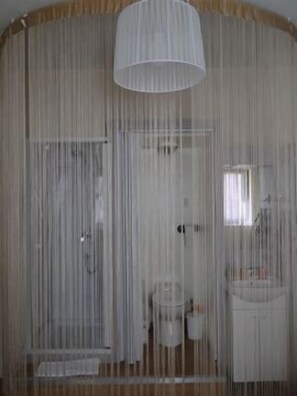 Classic Double Room | Bathroom | Hair dryer