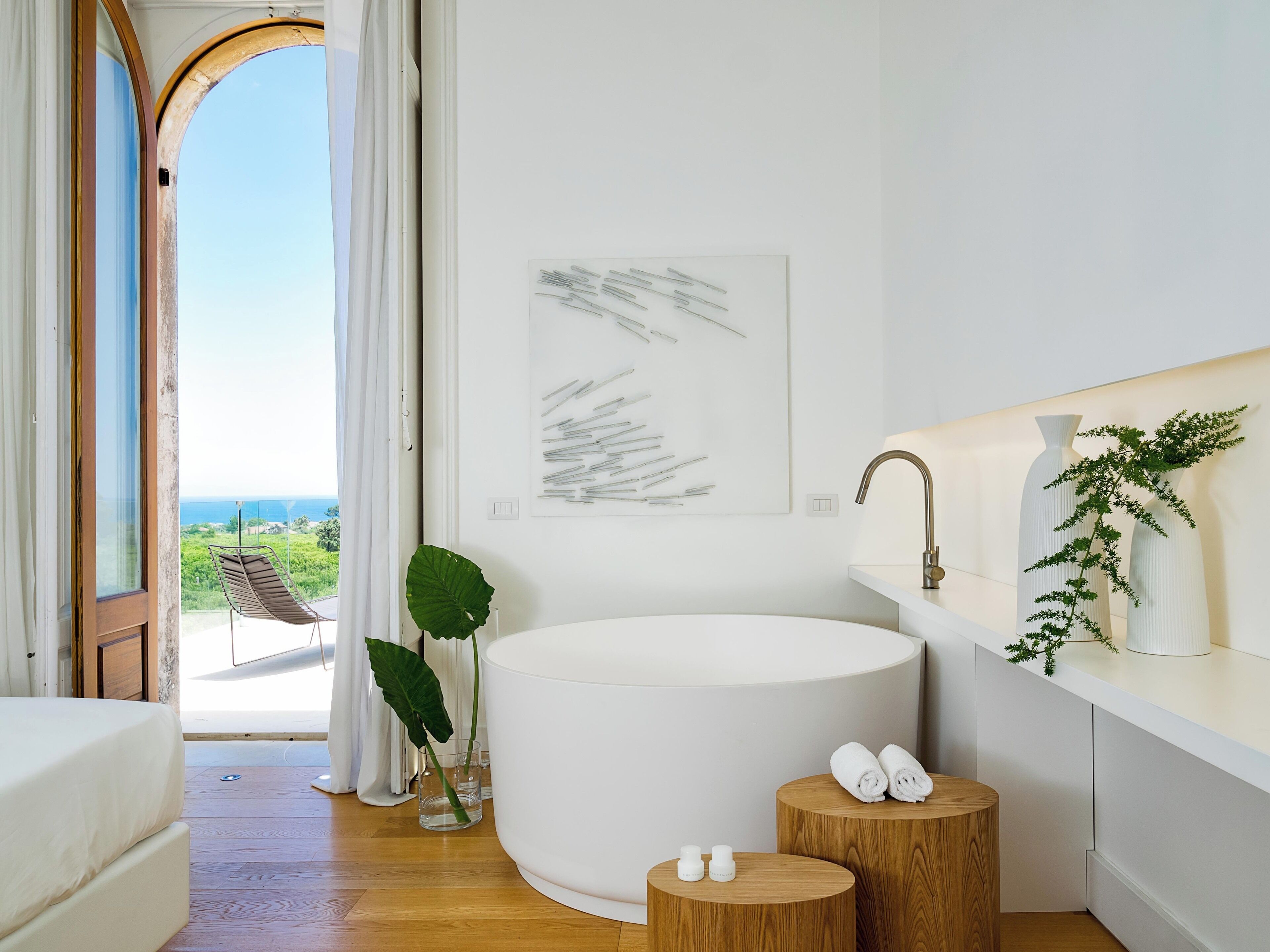 Exclusive Studio Suite | Minibar, in-room safe, desk, iron/ironing board