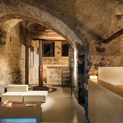 2 bars/lounges, poolside bar