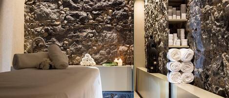 Couples treatment rooms, sauna, hot tub, steam room, Turkish bath