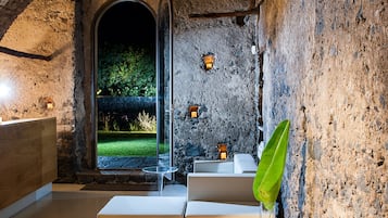 2 quầy bar/khu lounge, quầy bar bên hồ bơi