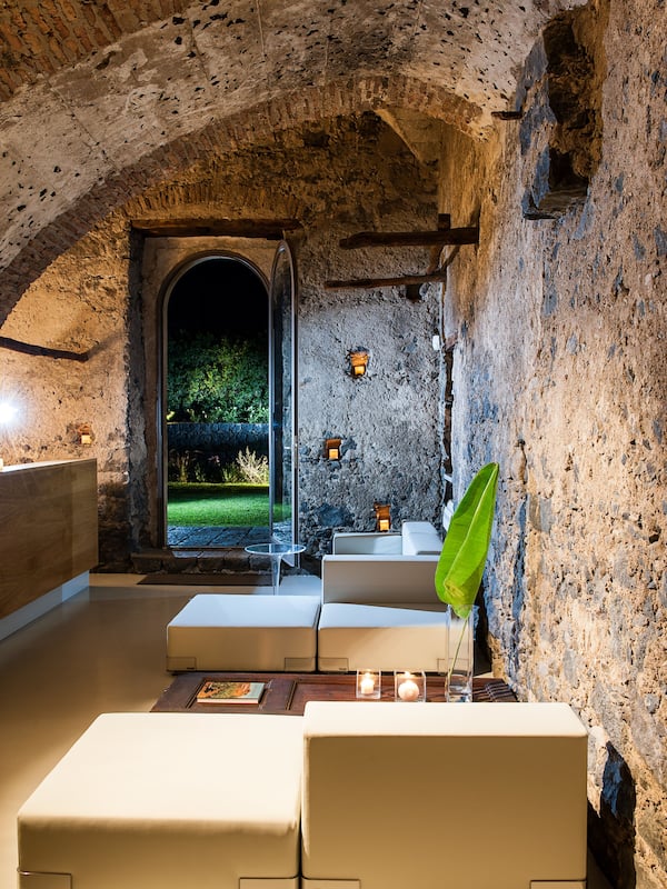 2 bars/lounges, poolside bar