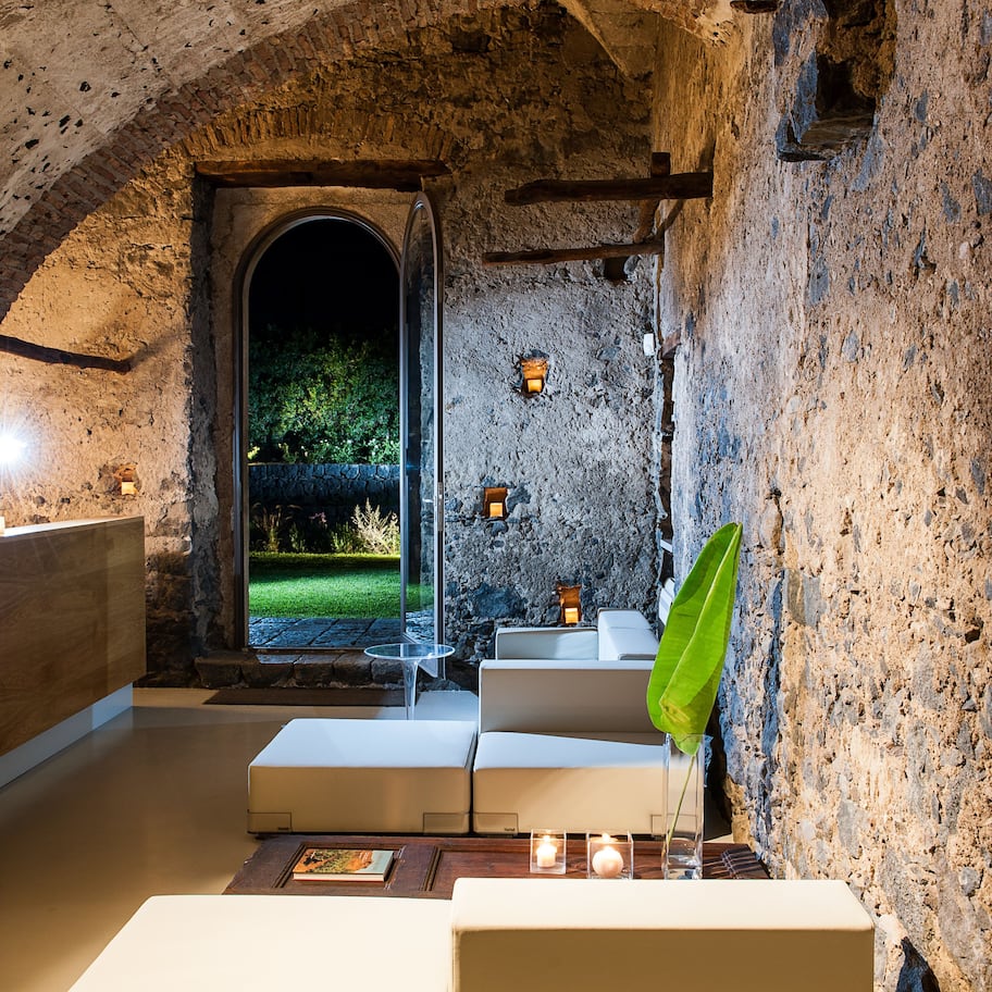 2 bars/lounges, poolside bar