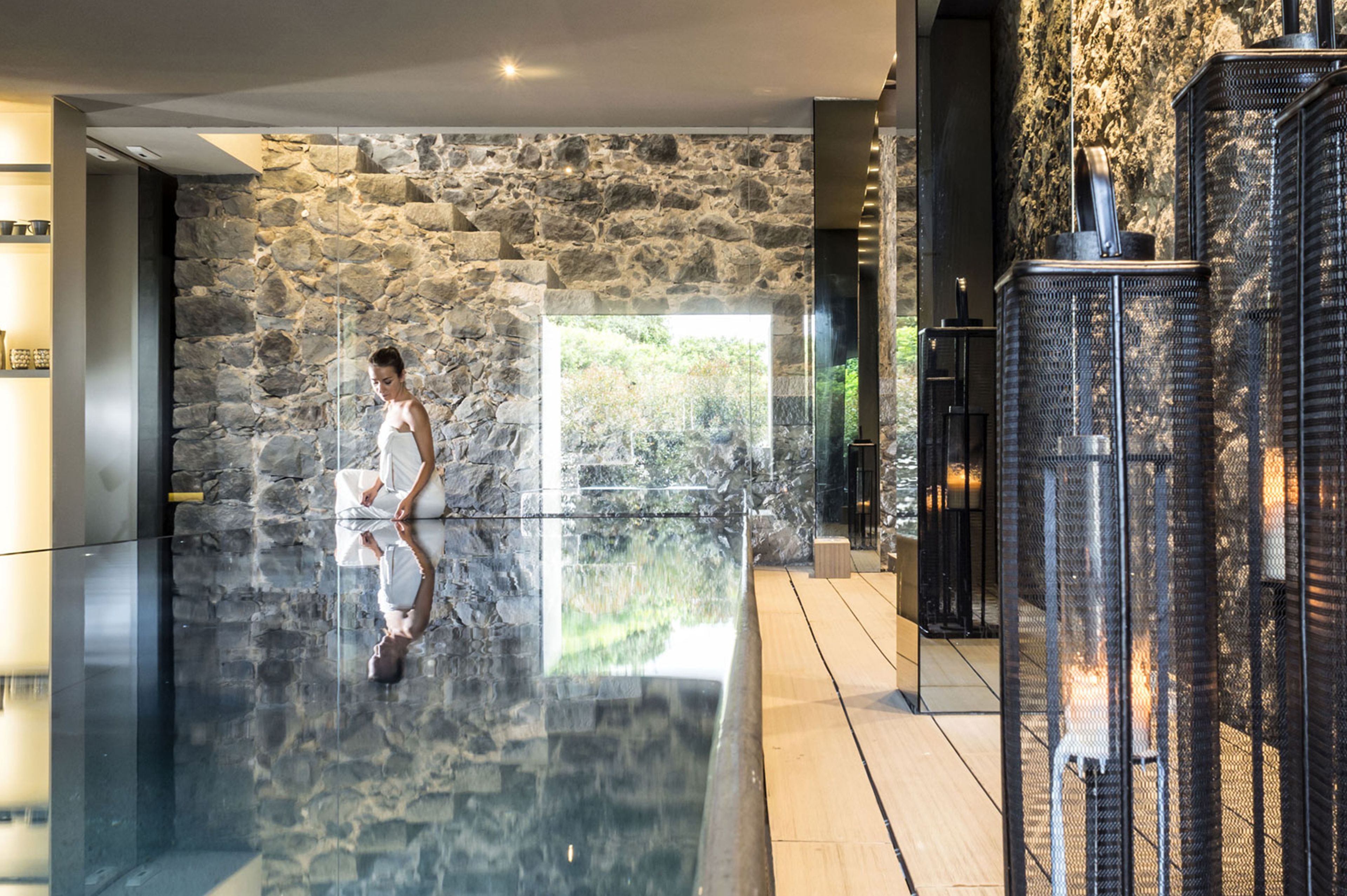 Couples treatment room(s), sauna, hot tub, steam room