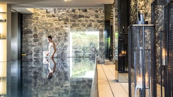 Couples treatment room(s), sauna, hot tub, steam room