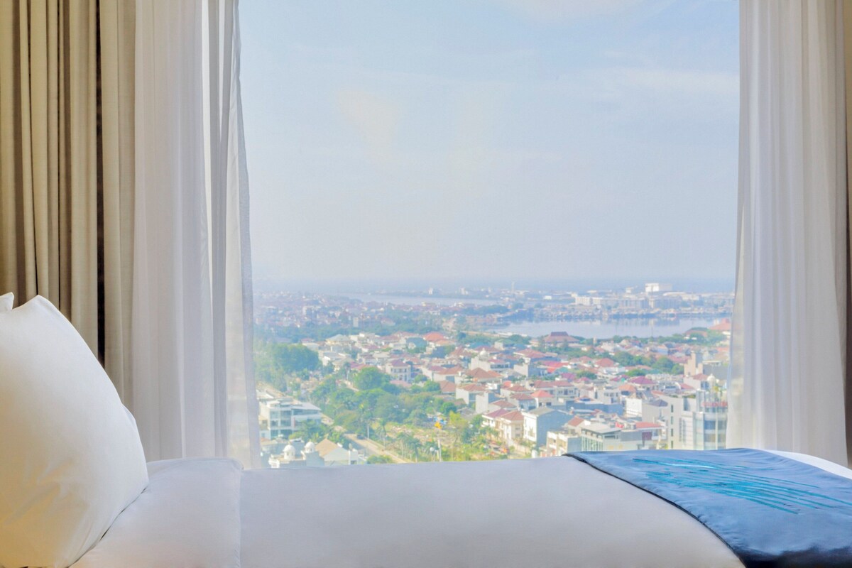 Premium bedding, down duvets, pillow-top beds, in-room safe