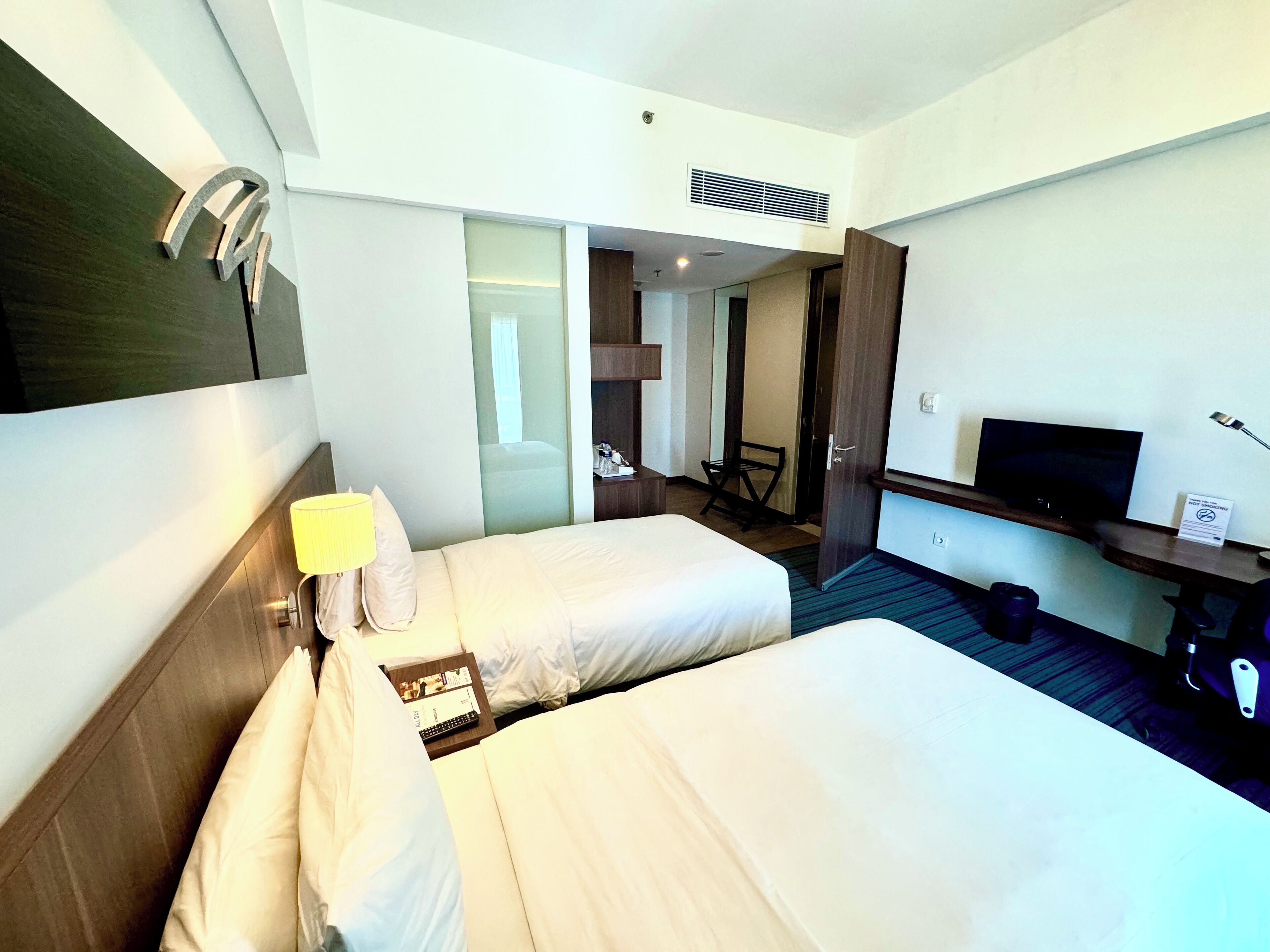 標準客房, 1 張單人床 (High Floor with Free Breakfast)