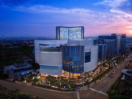 Exterior. Holiday Inn Express Jakarta Pluit Citygate by IHG
