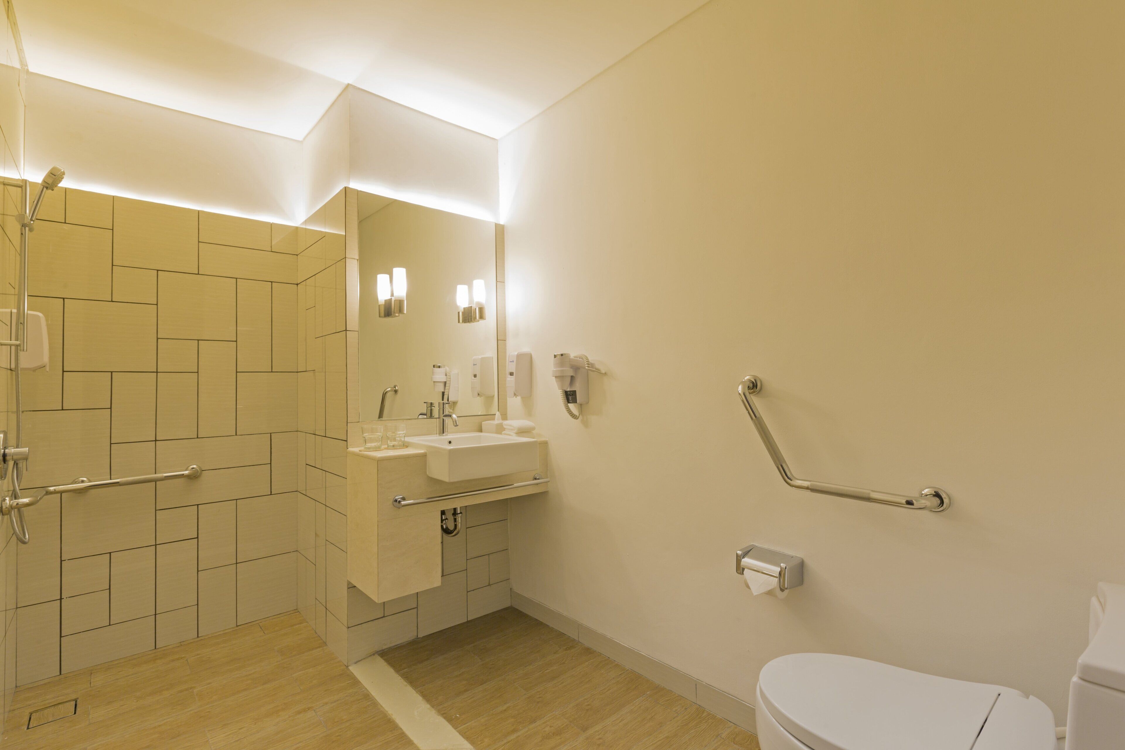 Chambre Standard, 1 grand lit, accessible aux personnes à mobilité réduite (with Free Breakfast) | Salle de bain