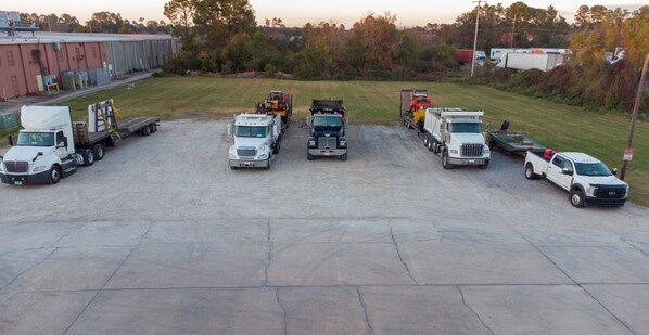 مواقف سيارات مجانية