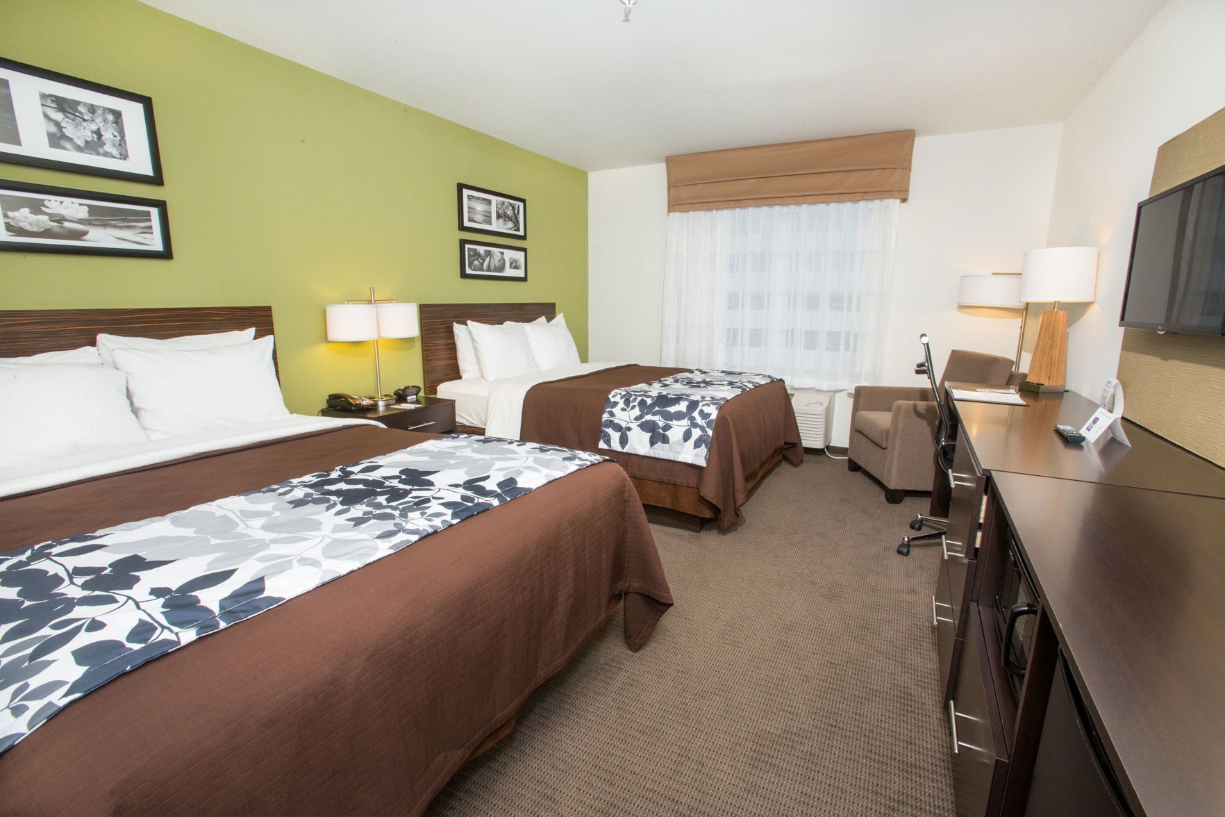 1 bedroom, premium bedding, down comforters, desk