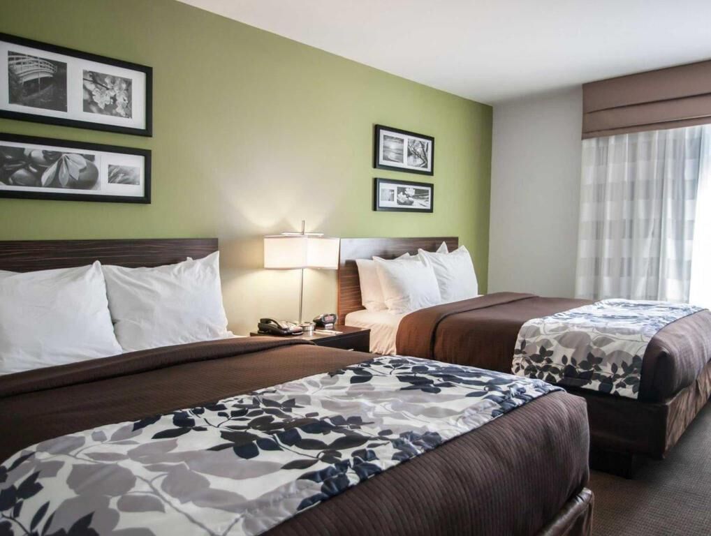 1 bedroom, premium bedding, down comforters, desk